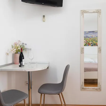 Niki Apartment