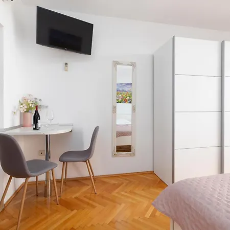 Niki Apartment
